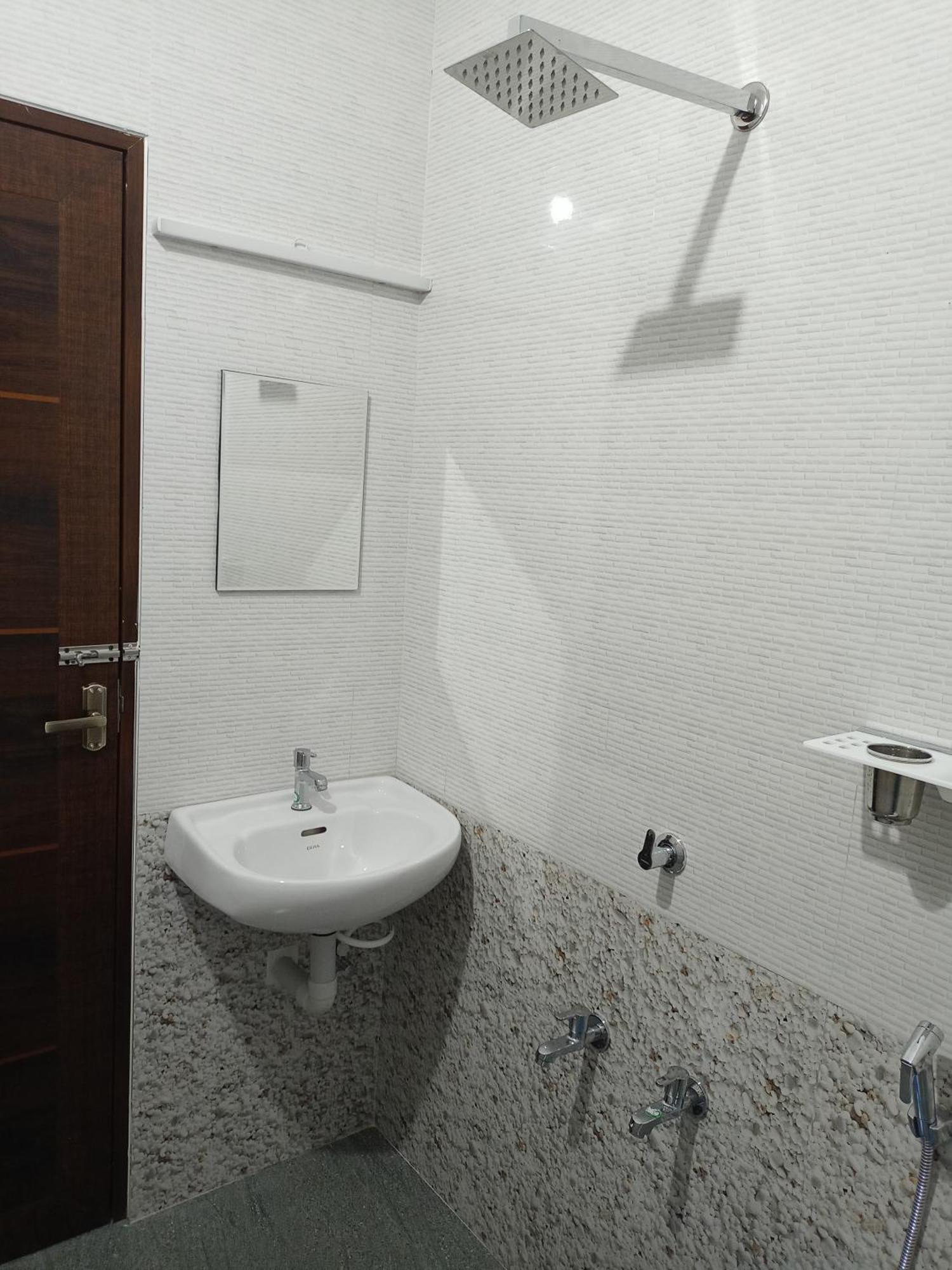 The Celeste Inn Vagamon Bagian luar foto
